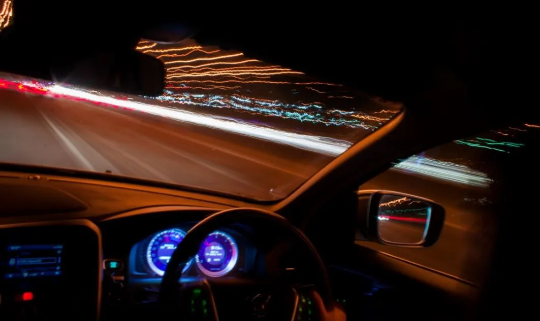 Herramientas necesarias para ajustar faros coche