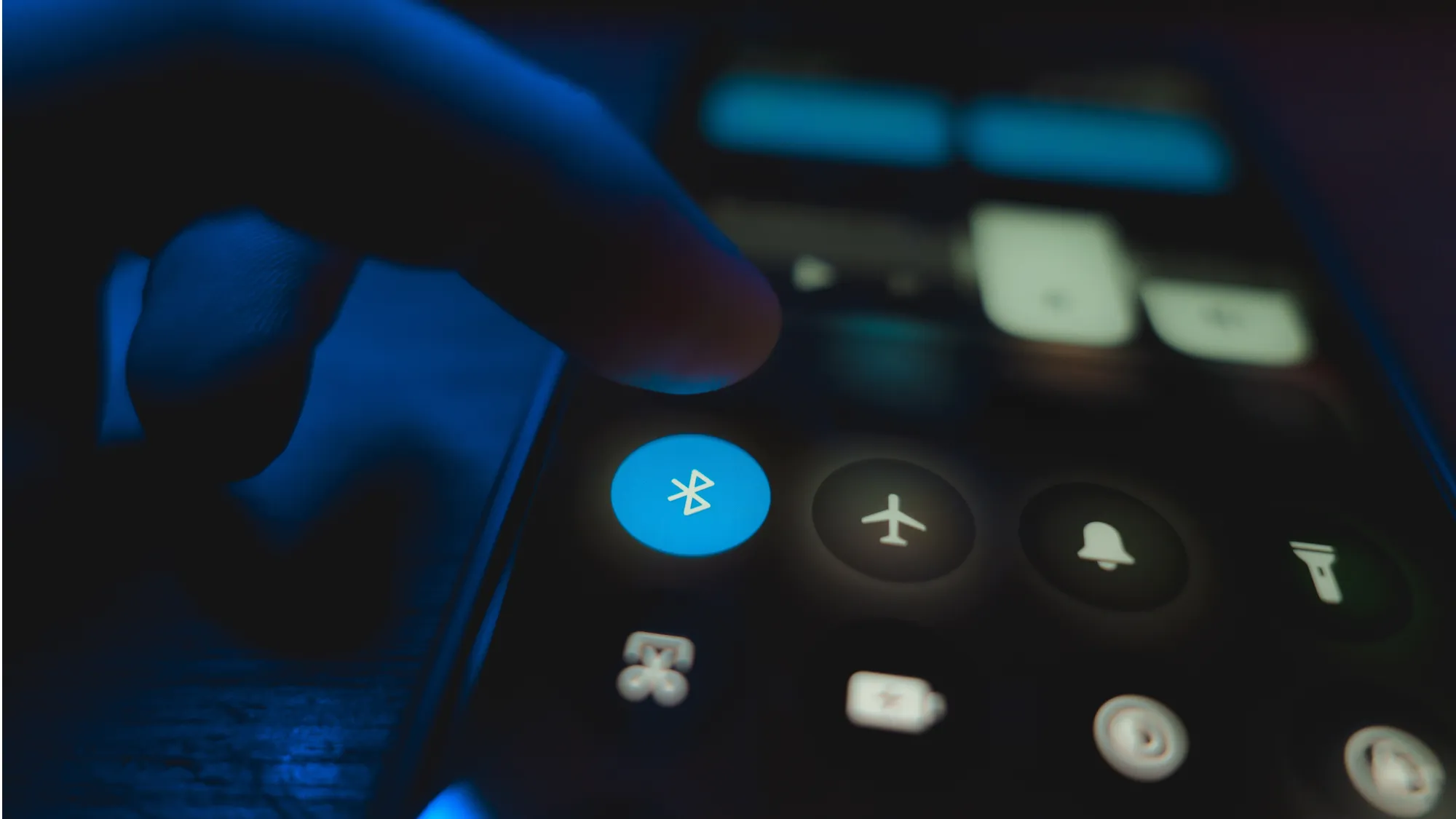 7 Riesgos Ocultos del Bluetooth móvil que Pueden Cambiar tu Seguridad Digital para Siempre