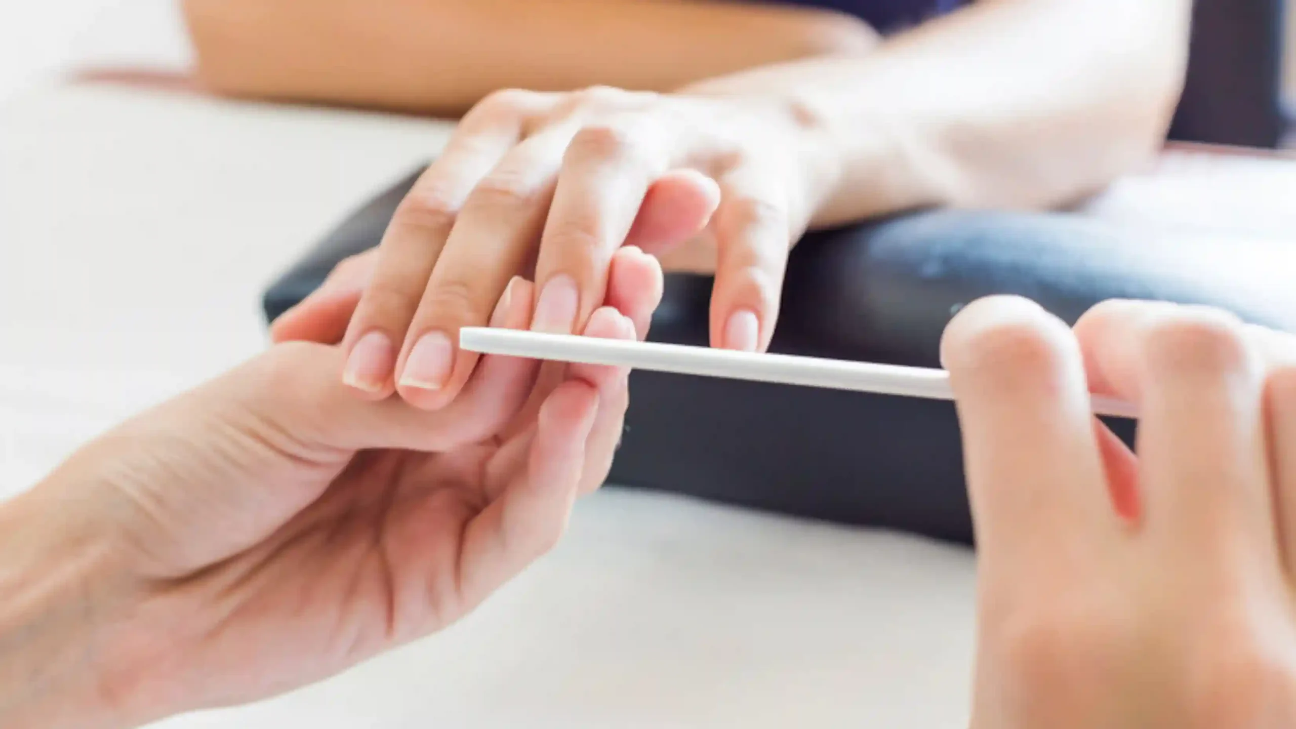 Aplica Capas Finas de Esmalte para que Dure Más